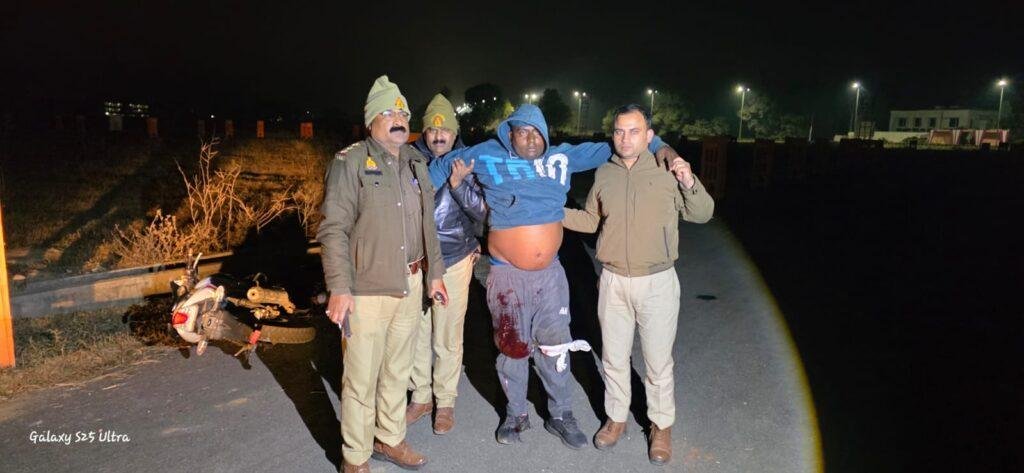 युवक के साथ मारपीट में आई चोटों के कारण इलाज के दौरान मृत्यु हो जाने तथा आरोपी को पुलिस मुठभेड़ के दौरान घायल अवस्था में किया गिरफ्तार