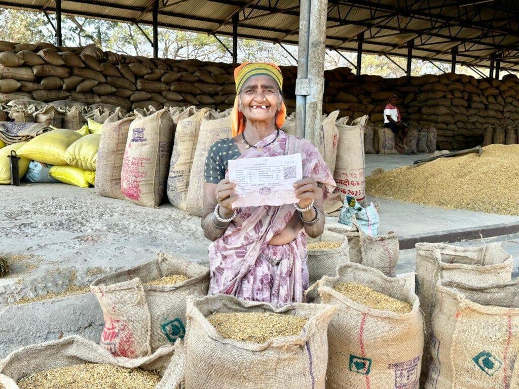 धान बेचकर शिक्षा और दलहन की खेती की ओर बढ़ता आमदी की बिटावन बाई के परिवार का सफर