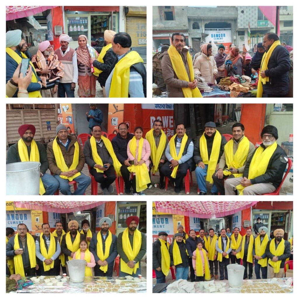 नव वर्ष के आगमन पर रोटरी क्लब के सहयोग से सियाराम वेलफेयर सोसाइटी की ओर से जरूरतमंद व्यक्तियों को गरम कंबल, लोईयां, वस्त्र और मीठे चावलों की देख की गई वितरण। चाह बिस्किट्स का लंगर भी लगाया गया