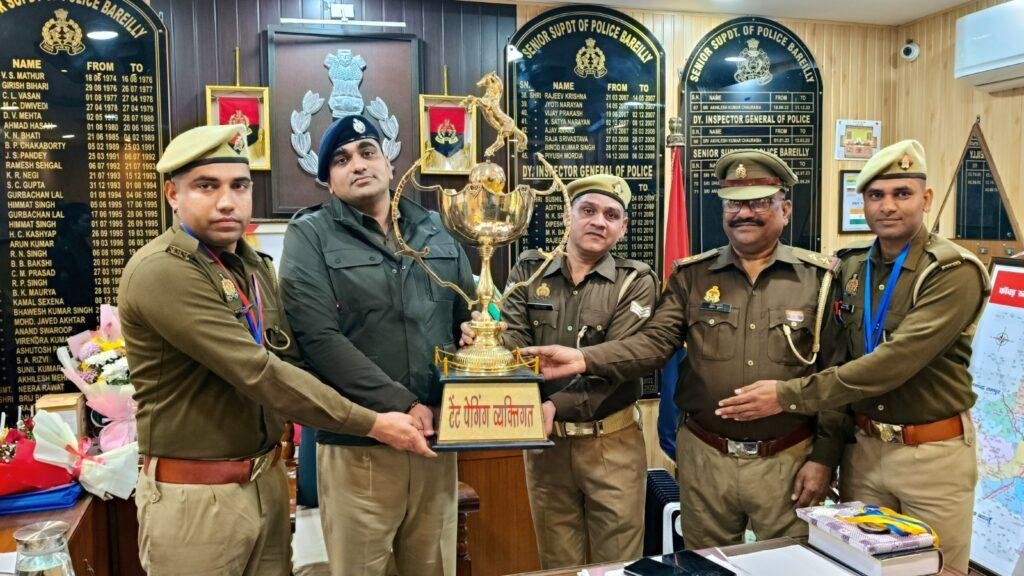 डॉ० भीमराव अम्बेडकर पुलिस अकादमी जनपद मुरादाबाद में आयोजित 27 वीं वार्षिक उ0प्र0 पुलिस घुड़सवारी प्रतियोगिता वर्ष- 2025 में जनपद बरेली की टीम ने घुड़सवार प्रतियोगिता में भाग लेकर 01 स्वर्ण पदक, 05 रजत पदक तथा 03 कांस्य पदक सहित कुल 09 पदक किए अर्जित