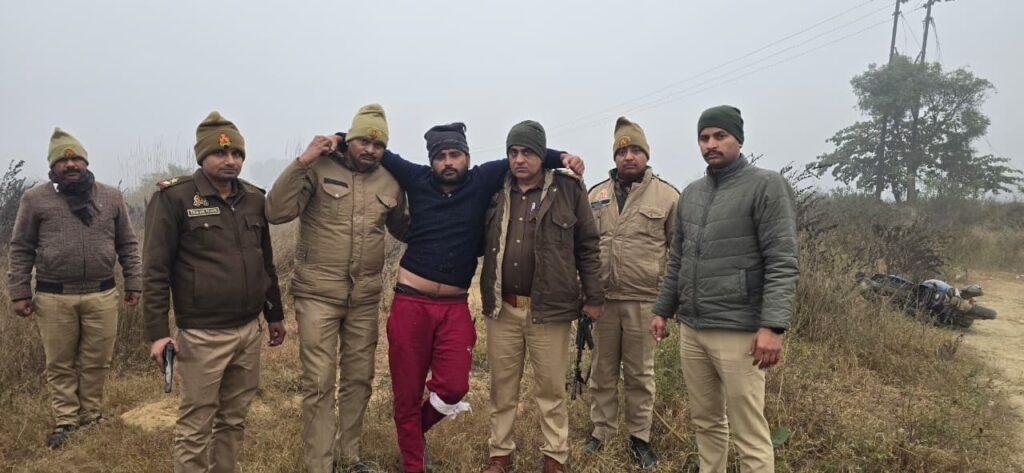 थाना इज्ज़तनगर, बरेली पुलिस द्वारा मुठभेड़ के दौरान एक शातिर अभियुक्त घायल/गिरफ्तार, कब्जे से तमंचा 315 बोर, दो खोखा, दो कारतूस एवं स्कूटी बरामद