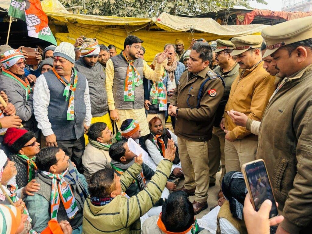 ध्वस्त क़ानून व्यवस्था के विरुद्ध कॉंग्रेस ने निकाला विरोध मार्च माँगा पुलिस अधीक्षक का स्तीफ़ा