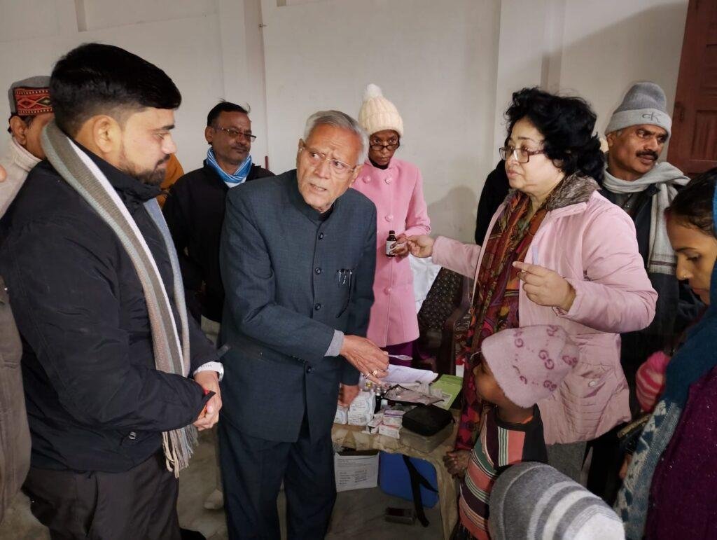 UPHC सीबीगंज में विटामिन -ए तथा आयरन सिरप वितरण कार्यक्रम के अंतर्गत बच्चों को को पिलाया गया विटामिन -ए एवं आयरन सिरप