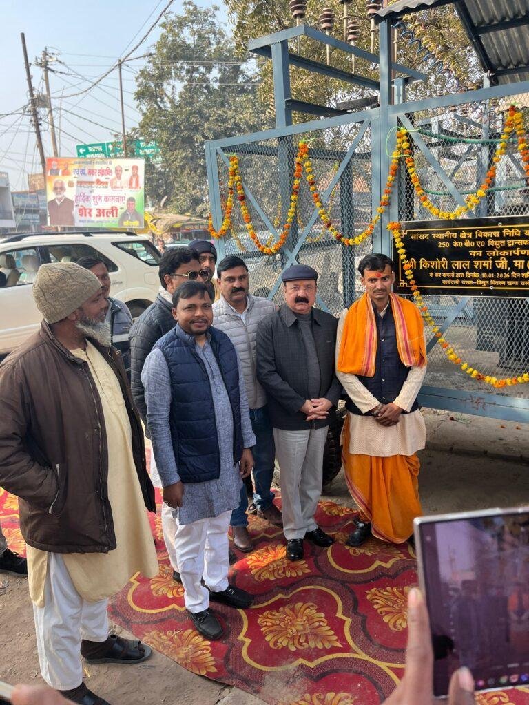 अमेठी सांसद द्वारा 19 लाख रुपये की लागत से 2 ट्राली ट्रांसफार्मर विधानसभा – सलोन की जनता को समर्पित
