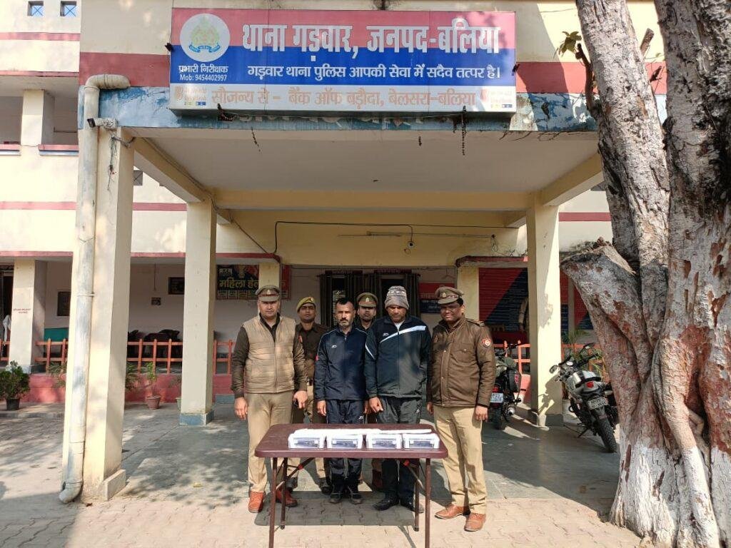 अवैध असलहा तस्करों को गिरफ्तार कर कब्जे से 01रायफल 315 बोर व 04तमन्चा 315 बोर किया गया बरामद