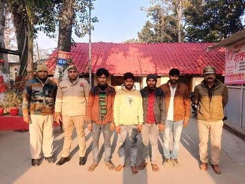 थाना सीबीगंज पुलिस की बड़ी कार्रवाई चोरी की घटना का खुलासा, 4 अभियुक्त गिरफ्तार
