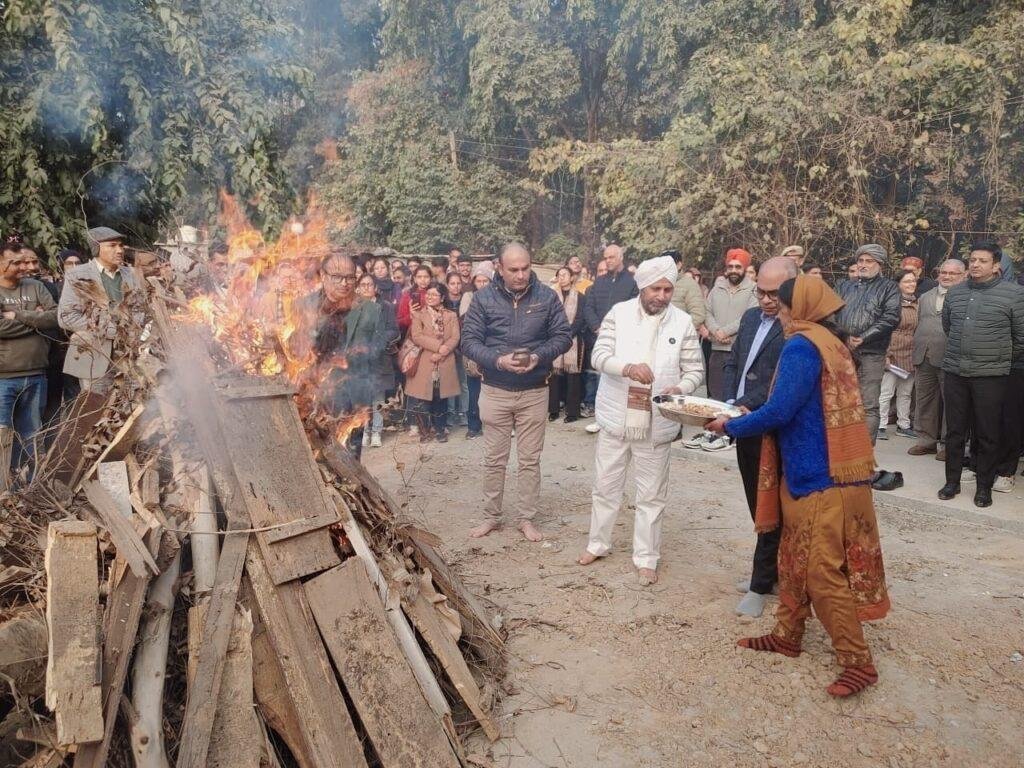 लोहड़ी पर्व कृषि, प्रकृति और सामूहिक एकता का प्रतीक: कुलपति प्रो. वैद्य करतार सिंह धीमान