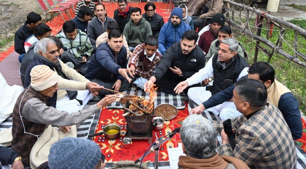 मकर संक्रान्ति के पावन पर्व पर विशेष अग्निहोत्र किया