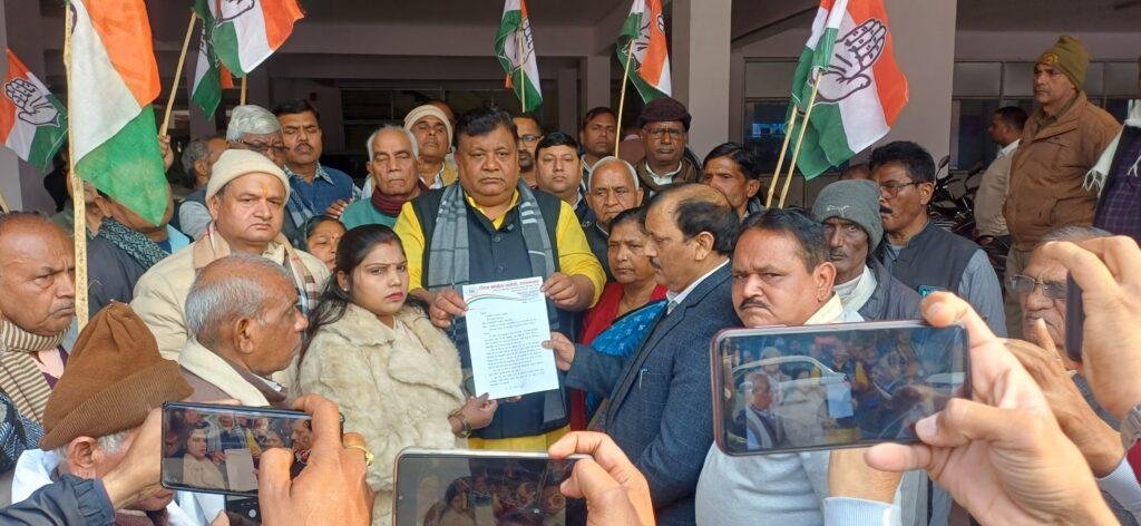 जिलाध्यक्ष कौशल कुमार सिंह ‘मुन्ना राय’ के नेतृत्व में आज़मगढ़ कांग्रेस ने वाराणसी मणिकर्णिका घाट ध्वस्तीकरण व माता अहिल्याबाई होलकर जी की मूर्तियों के अपमान के विरोध में राज्यपाल को सौंपा ज्ञापन