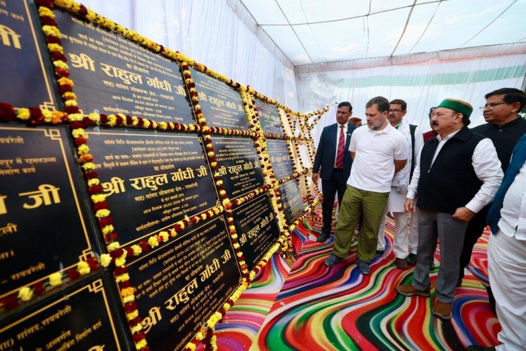 प्रीमियर लीग का विधिवत उद्घाटन