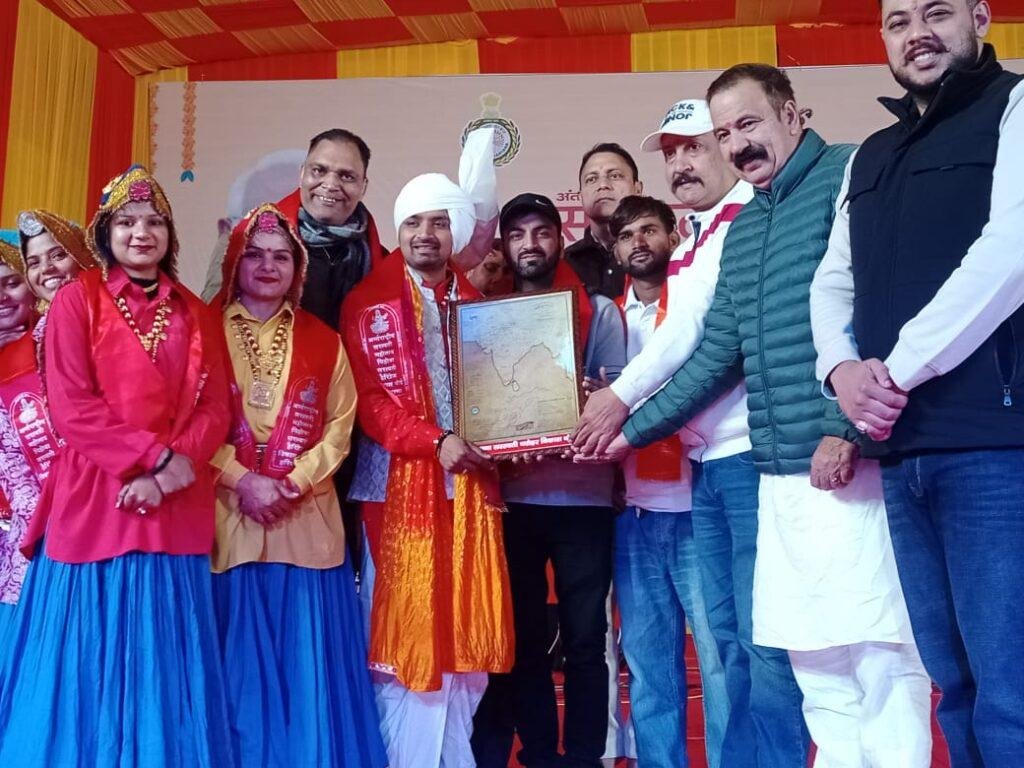 हरियाणवी लोक गीतों व भजनों ने सरस्वती तीर्थ की फिजा में भरा भक्ति रंग