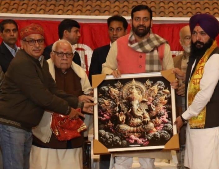 लोक कला दर्पण संस्था ने मुख्यमंत्री को किया हरियाणा रत्न अवार्ड से सम्मानित