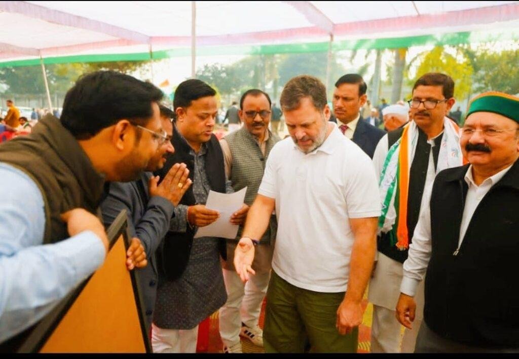राहुल गाँधी को व्यापारियों ने दिया चार सूत्रीय ज्ञापन