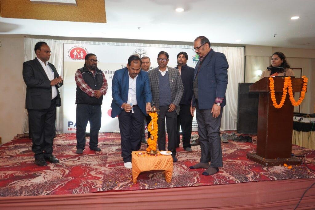 आजमगढ़ में डेंगू, चिकनगुनिया एवं मलेरिया जैसे मच्छर जनित रोगों के प्रभावी उपचार, प्रबंधन एवं रोकथाम को सुदृढ़ करने के उद्देश्य से एक प्रशिक्षण कार्यशाला का आयोजन