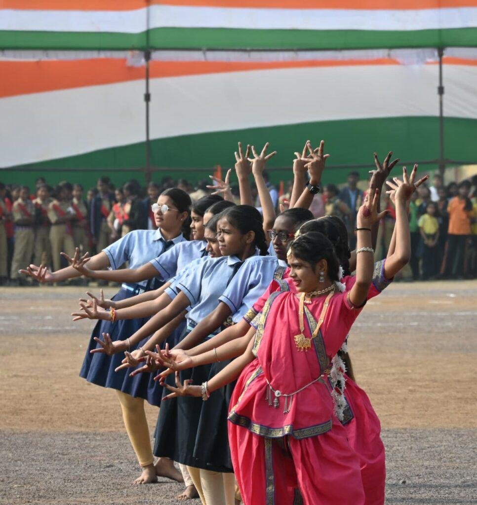 गणतंत्र दिवस समारोह का किया गया अंतिम पूर्वाभ्यास गणतंत्र दिवस मुख्य समारोह में विधायक श्री अजय चन्द्राकर होंगे मुख्य अतिथि