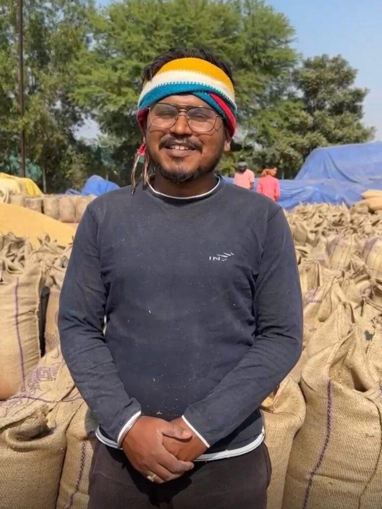 मेहनत और बेहतर व्यवस्था से मिली सफलताः परखंदा के साहिल साहू ने बेचा 231 क्विंटल धान