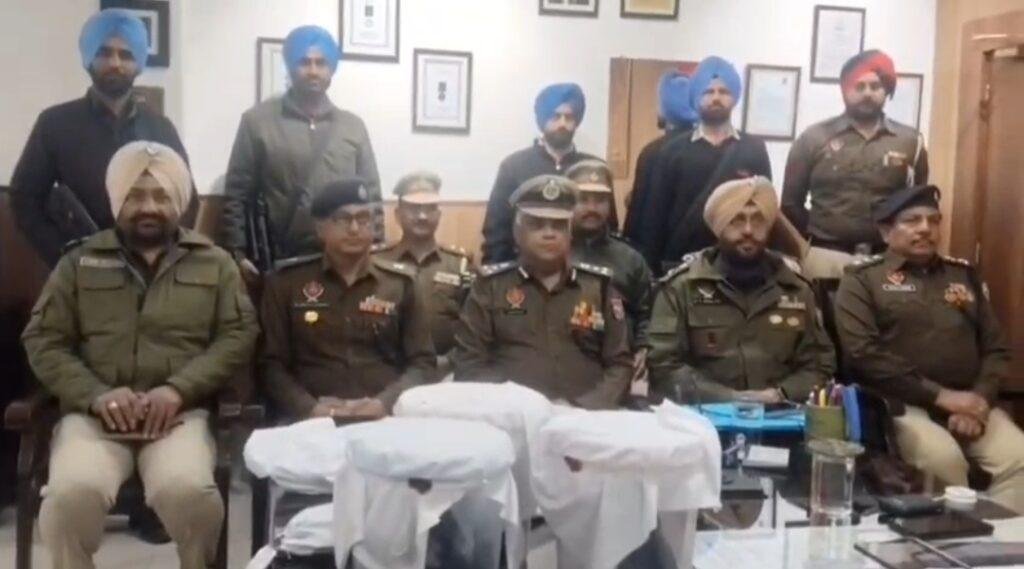पंजाब के पठानकोट मे बड़ी आतंकी साजिश नाकामपाकिस्तान से भेजा गया हथियारों का जखीरा बरामद