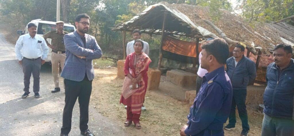 कलेक्टर श्री लंगेह ने किया सरायपाली में सीमावर्ती जांच चौकियों का निरीक्षण