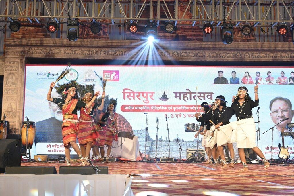 मीत ब्रदर्स की धमाकेदार प्रस्तुति के साथ सिरपुर महोत्सव 2026 का भव्य समापन हुआ