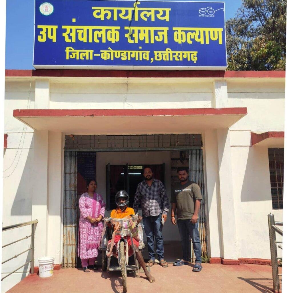 दिव्यांग हितग्राहियों को प्रदान किए गए मोटराइज्ड ट्रायसायकल