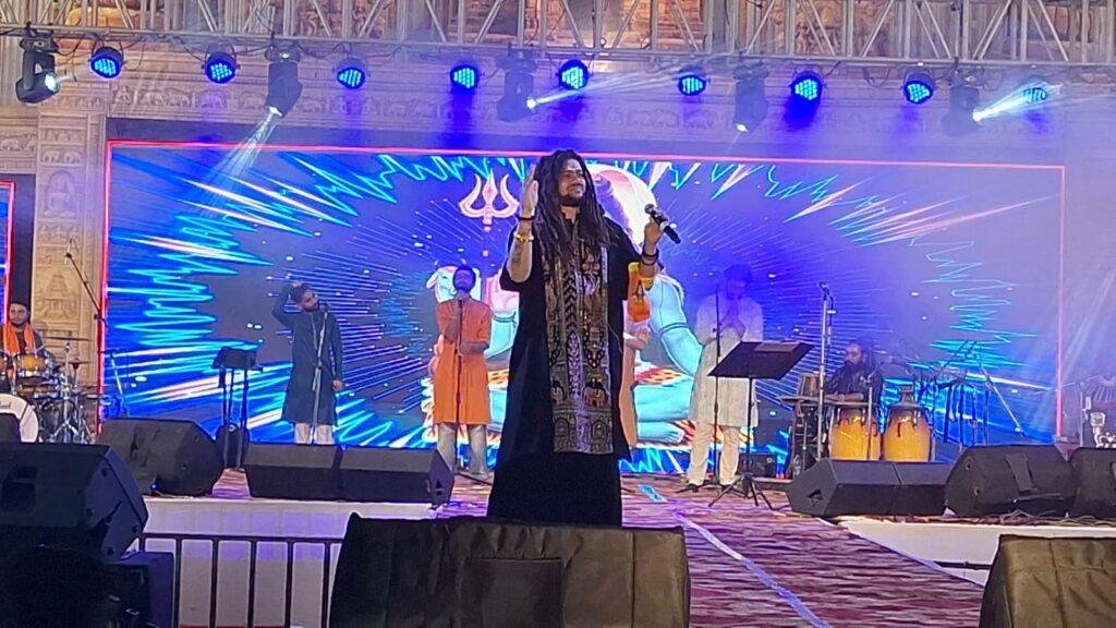 सिरपुर महोत्सव में बाबा हंसराज रघुवंशी की भक्ति संध्या ने बांधा समां