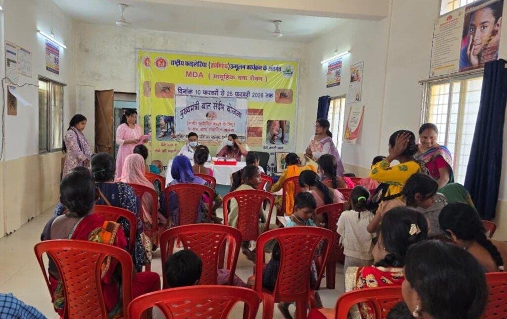 मुख्यमंत्री बाल संदर्भ योजना के तहत नयापारा शहरी प्राथमिक स्वास्थ्य केंद्र में शिविर आयोजित
