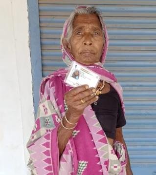 सामाजिक सुरक्षा योजनाओं से जरूरतमंद हितग्राहियों को मिल रहा नियमित लाभ