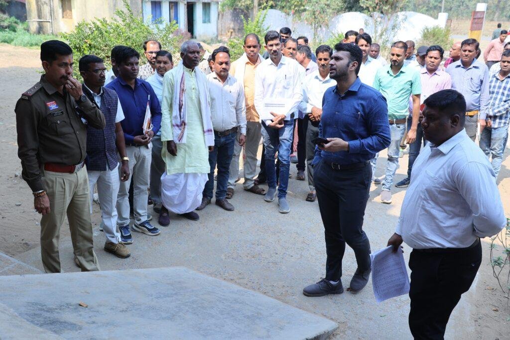 ग्रीष्मकालीन धान के स्थान पर मक्का-उड़द की खेती को मिले बढ़ावा किसानों की आय वृद्धि के लिए कलेक्टर ने कृषि विभाग को वैकल्पिक फसलों हेतु ठोस कार्य योजना तैयार करने के दिए निर्देश धरमजयगढ़ के पुरूंगा में 35 हेक्टेयर में मक्का एवं 10 हेक्टेयर में उड़द की खेती