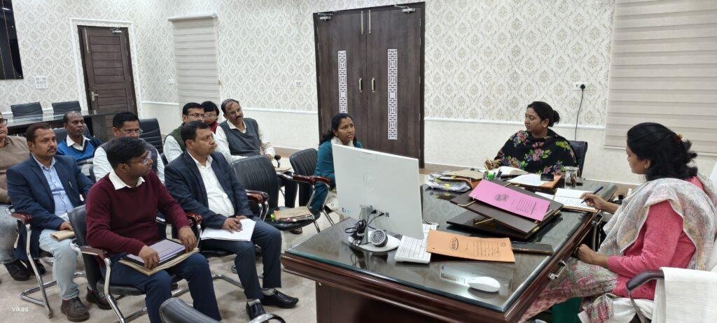 जनपद में वृहद रोजगार मेले के आयोजन के सम्बन्ध में बैठक सम्पन्न