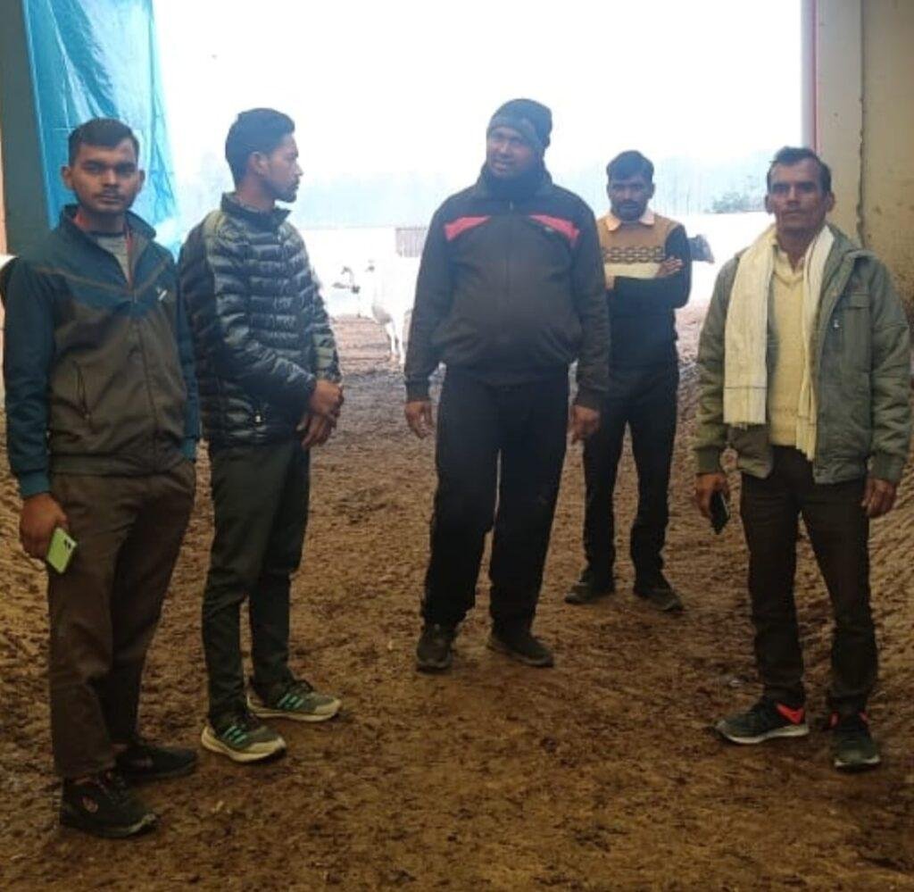 गौ रक्षा हिन्दू दल बरेली जिला महामंत्री ठाकुर विमल जी ने अनुरुद्धपुर गौ शाला का किया निरीक्षण