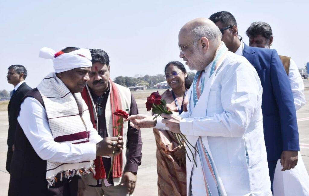 केन्द्रीय गृह मंत्री श्री अमित शाह का जगदलपुर के मां दंतेश्वरी एयरपोर्ट में आत्मीय स्वागत