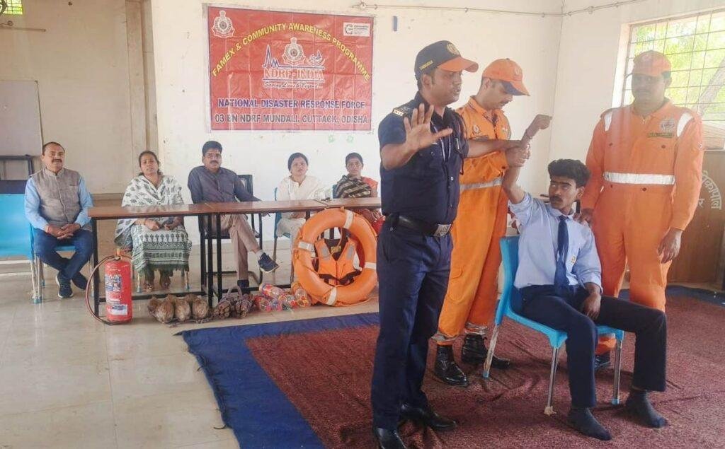  आत्मानंद स्कूल तोकापाल में दी गई आपदा प्रबंधन की सीख