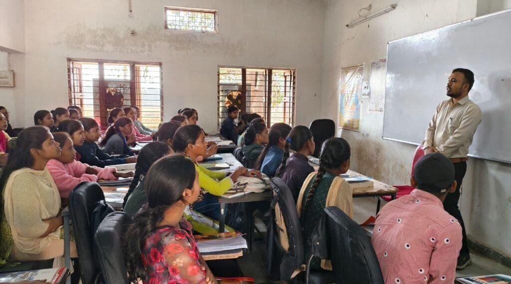 लक्ष्य कोचिंग संस्थान में प्रतियोगी परीक्षाओं हेतु सफलता के गुरु मंत्र साझा