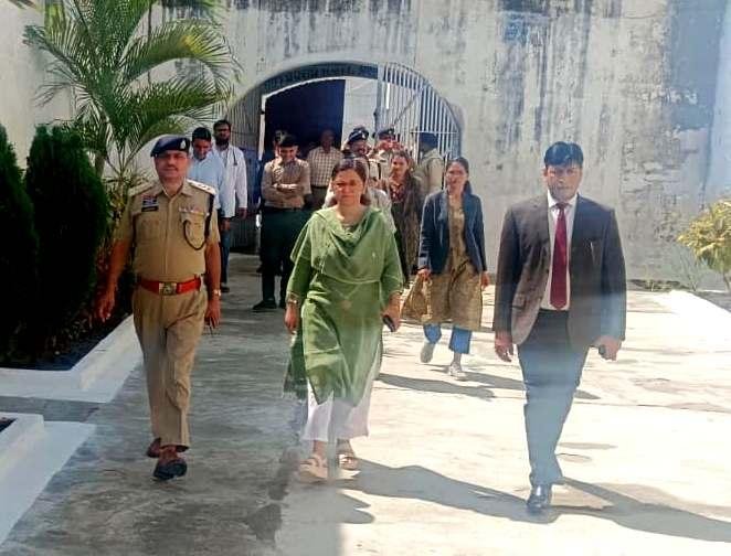 ’जिला जेल बैकुण्ठपुर का तिमाही निरीक्षण, बंदियों को मिल रही सुविधाओं का लिया जायजा’’