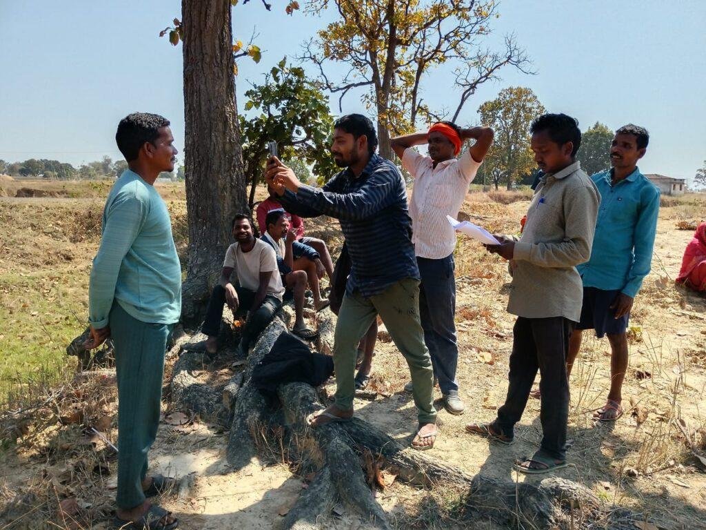 ’कोरिया में मनरेगा कार्यस्थलों पर श्रमिकों के ’फेस ऑथेंटिकेशन’ से लग रही हाजिरी’