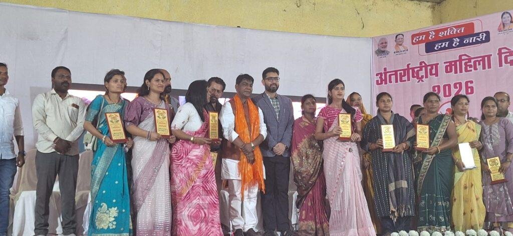 महिला दिवस के अवसर पर उत्कृष्ट कार्य करने वाली 100 महिलाओं को किया गया सम्मानित