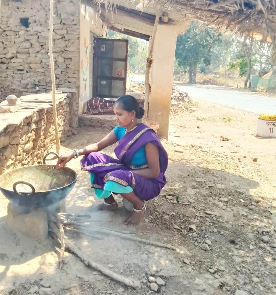 महतारी वंदन योजना से संवरा लच्छनदई का भविष्यबचत से खड़ा किया अपना व्यवसाय