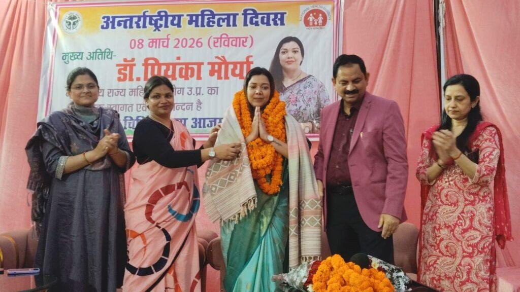 महिला दिवस व होली मिलन कार्यक्रम में महिला कर्मियों को सम्मान