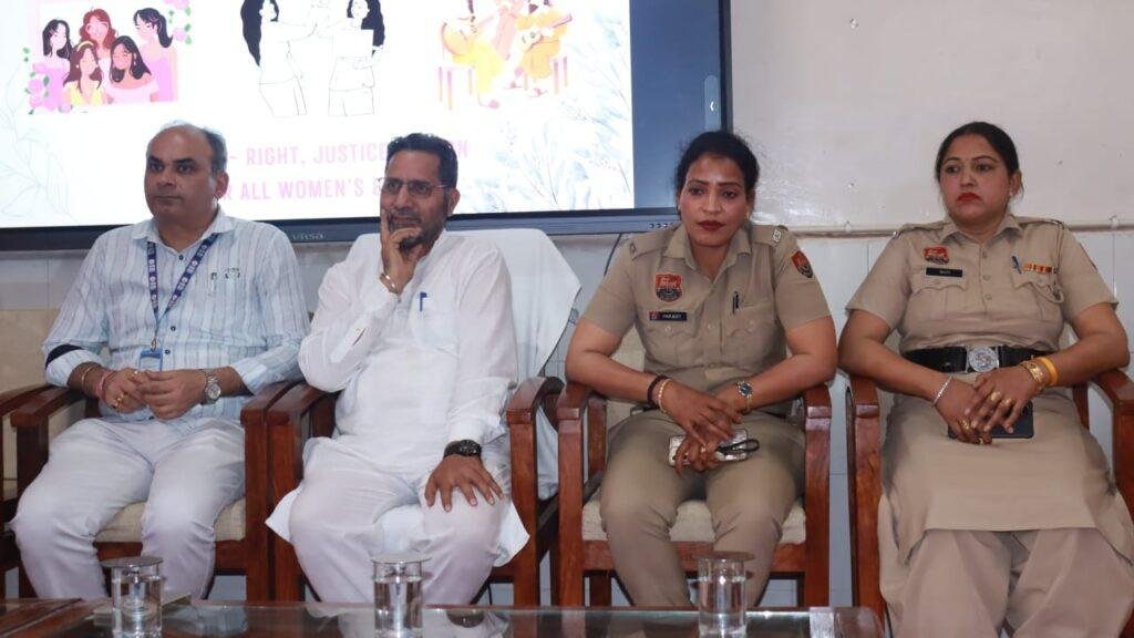 मातृ शक्ति अपने अधिकारों के साथ-साथ अपने कर्तव्यों का भी पालन करें : कुलपति