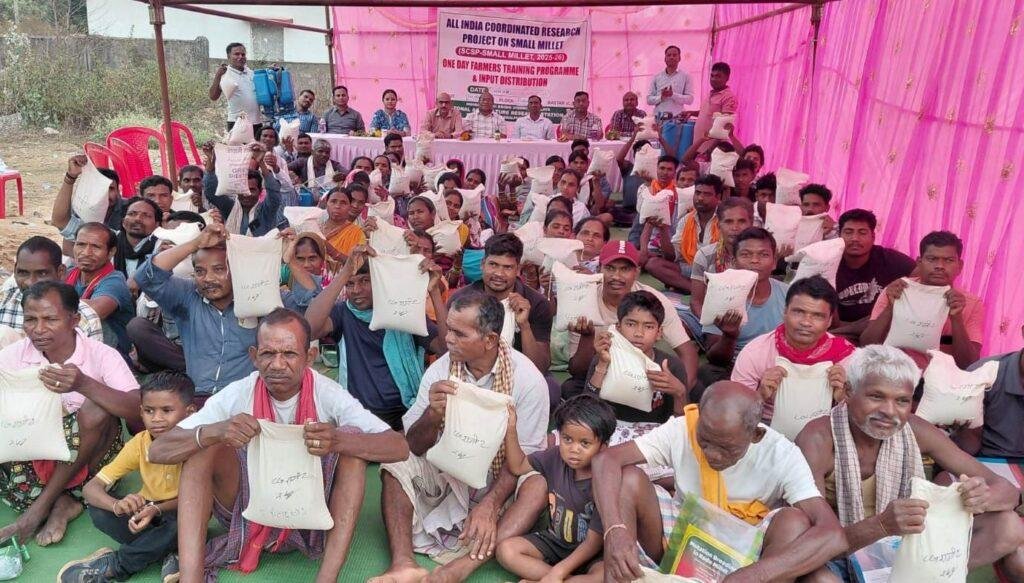 टाकरागुड़ा में लघु धान्य कृषि पर एक दिवसीय प्रशिक्षण संपन्न