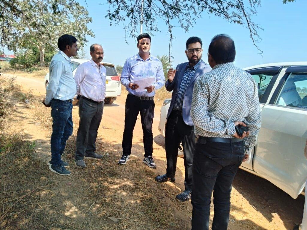 कलेक्टर ने एनएच-06 से बेलटुकरी मार्ग एवं महासमुंद-तुमगांव रोड का किया निरीक्षण