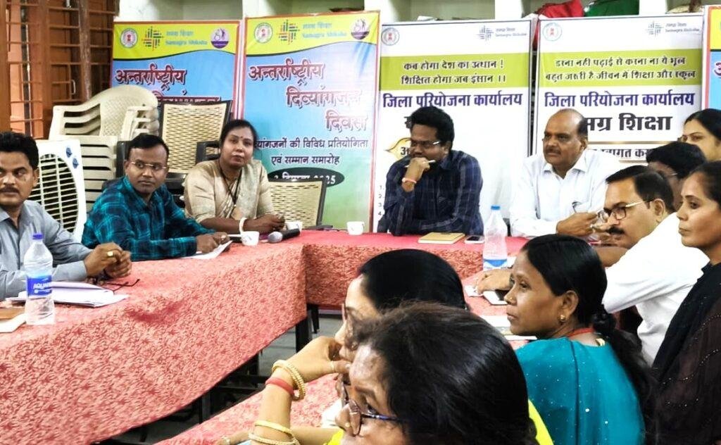 शालाओं में बच्चों की शैक्षिक गुणवत्ता बढ़ाने समीक्षा बैठक आयोजित