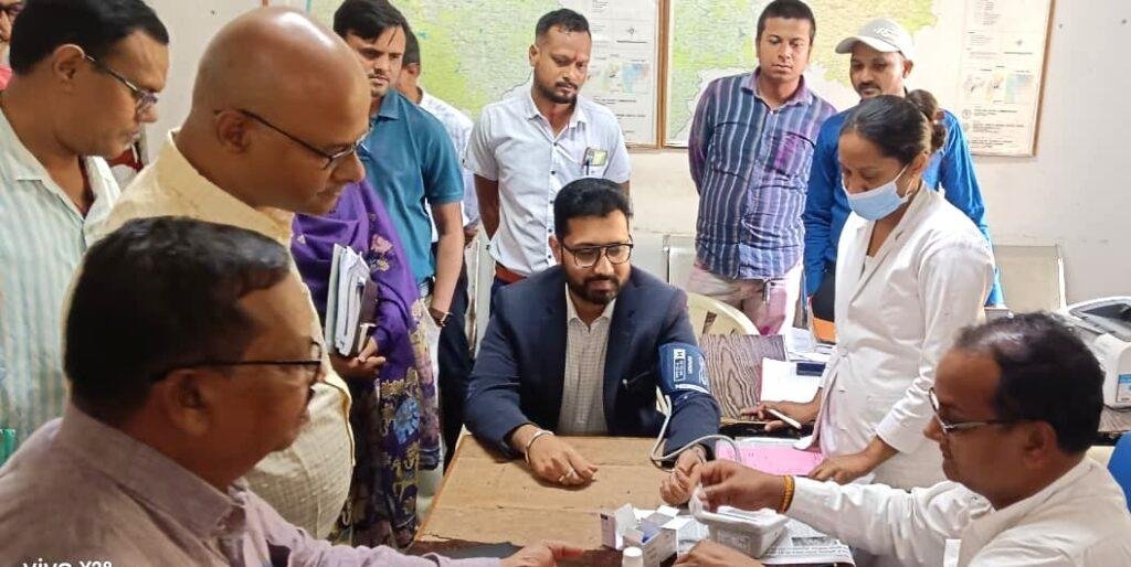 कलेक्टर ने कराया अपना हेल्थ चेकअप