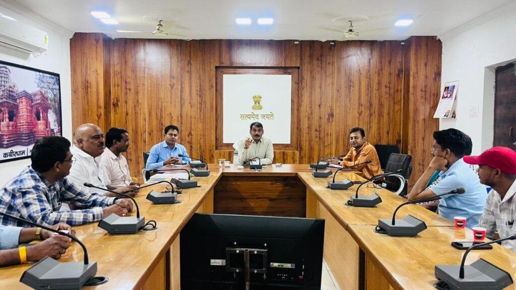 जिले में पेट्रोल-डीजल की आपूर्ति रखें सुचारू, कलेक्टर ने पंप संचालकों को दिए निर्देश