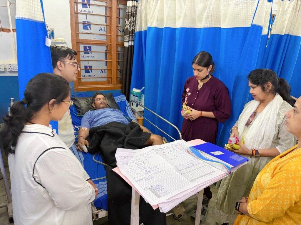 डॉ. एकता लंगेह ने मरीजों के दीर्घायु और बेहतर स्वास्थ्य की कामना करते हुए