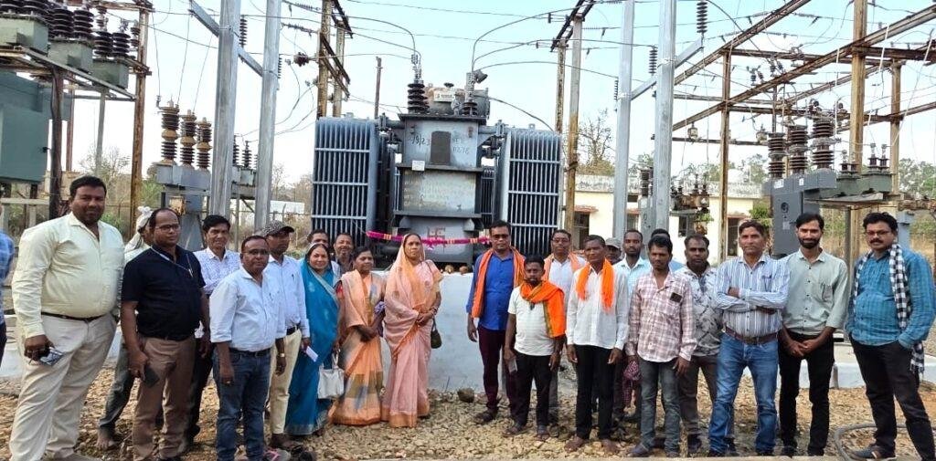 खड़गाँव क्षेत्र को मिलेगी बेहतर बिजली, जनपद पंचायत अध्यक्ष श्रीमती पुष्पा मंडावी ने अतिरिक्त पावर ट्रांसफार्मर का किया शुभारंभ