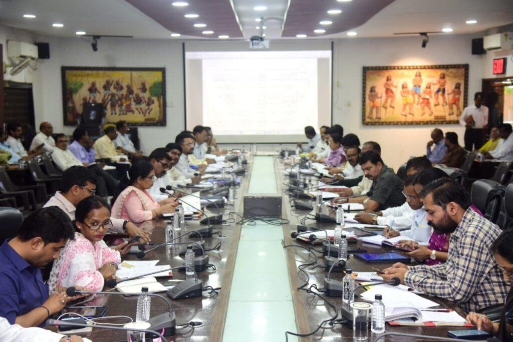 वित्तीय वर्ष की अंतिम दौड़ : 15 दिन में लक्ष्य पूरा करने कलेक्टर के सख्त निर्देश