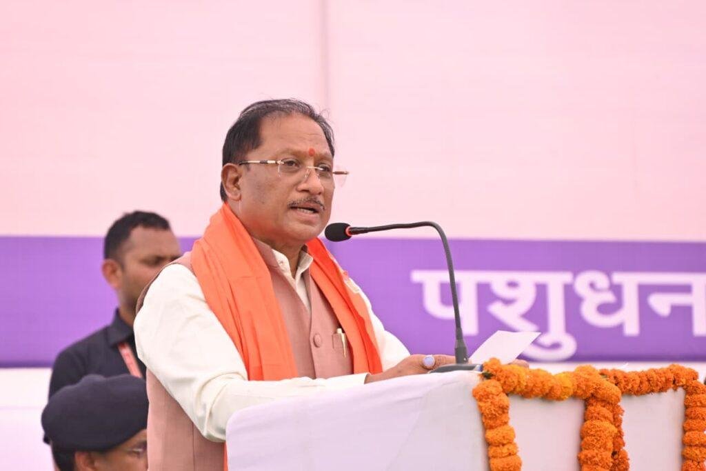राज्य में गोधन संरक्षण को नई दिशा : गोमाता की पूजा-अर्चना कर मुख्यमंत्री श्री विष्णु देव साय ने ग्राम लाखासार में गौधाम का किया शुभारंभ