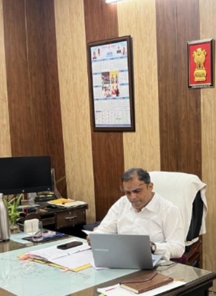 अधिकारी सकारात्मक दृष्टिकोण के साथ नागरिकों की समस्याओं का करें उचित निपटारा : अनुभव मेहता