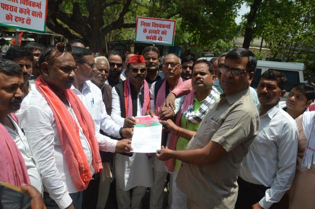निशा विश्वकर्मा एवं शिल्पी कुशवाहा हत्याकांड व पूर्व मंत्री पर पथराव से बढ़ा आक्रोश, राज्यपाल को भेजा ज्ञापन